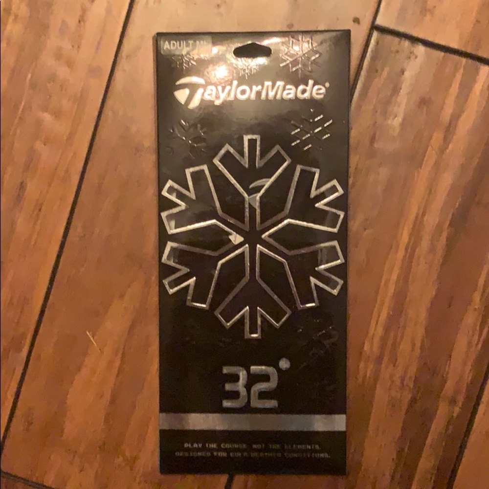 Taylormade 32 degrees cold weather golf gloves